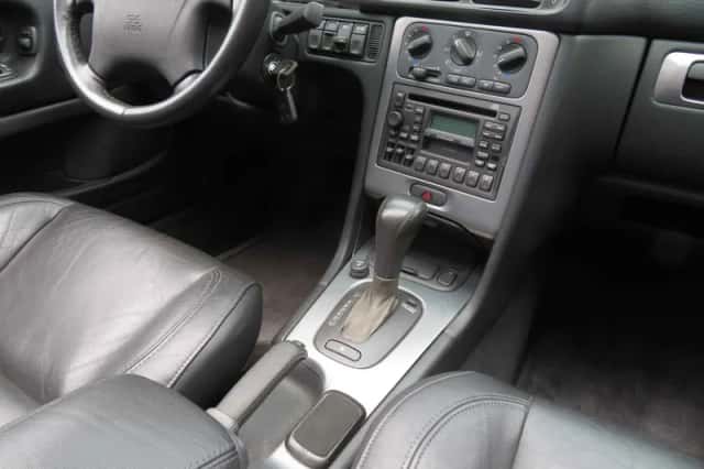 Volvo C70 (2001) thumbnail 5