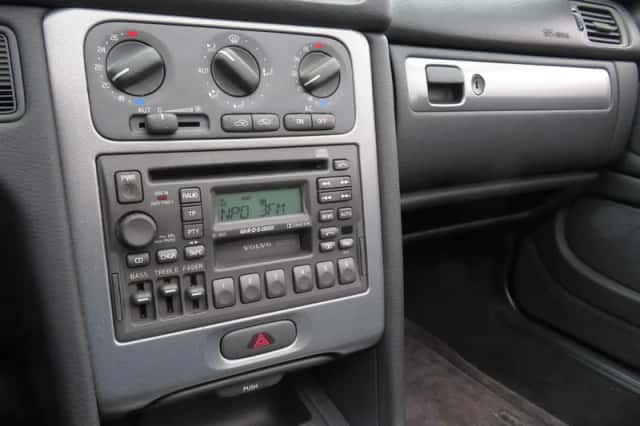 Volvo C70 (2001) thumbnail 6