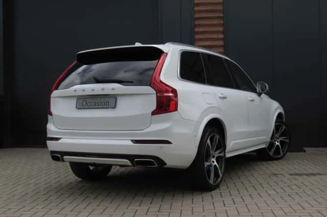 Volvo XC90 (2017) thumbnail 2