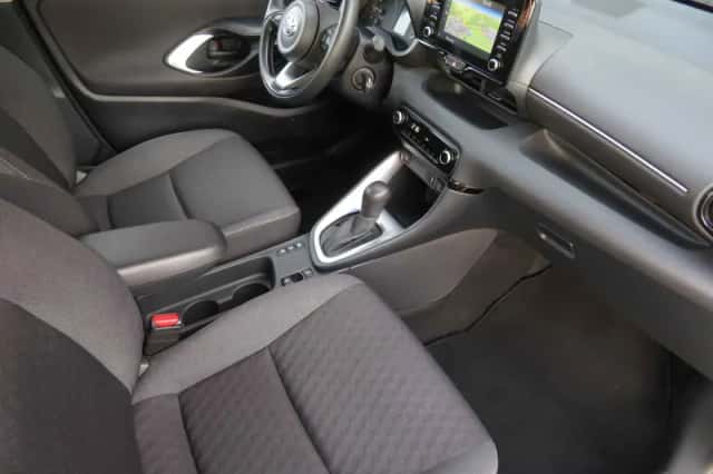 Toyota Yaris (2022) thumbnail 3