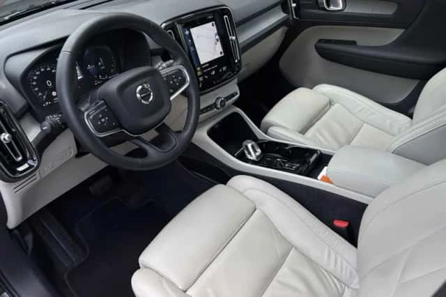 Volvo XC40 (2021) thumbnail 3