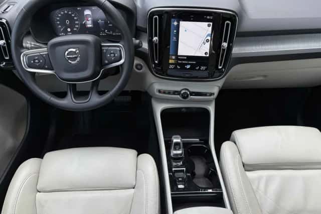 Volvo XC40 (2021) thumbnail 4