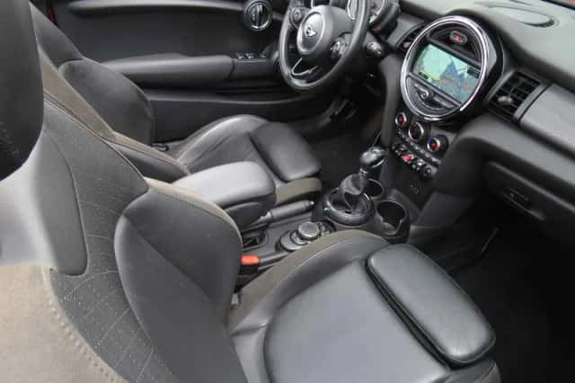MINI Cooper (2016) thumbnail 3