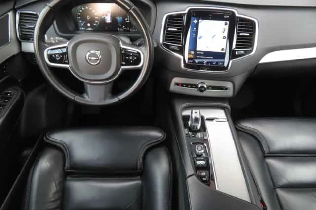 Volvo XC90 (2017) thumbnail 4