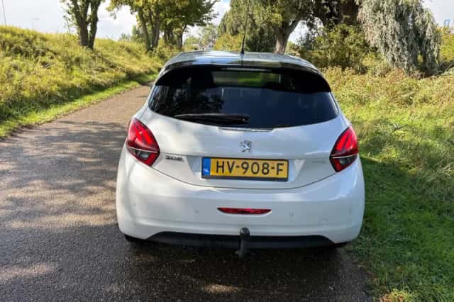 Peugeot 208 (2016) thumbnail 5