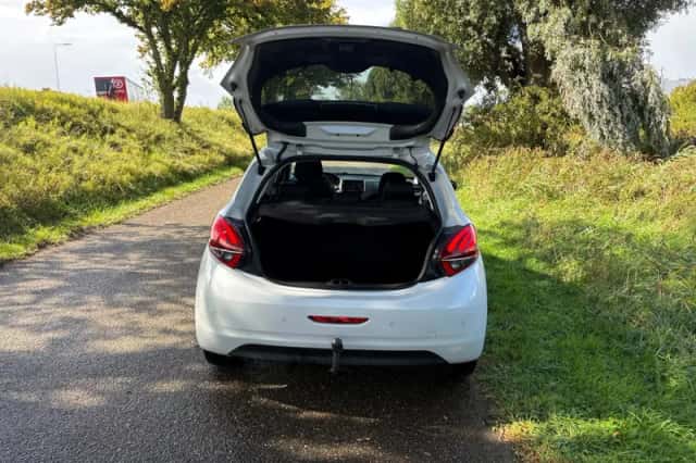 Peugeot 208 (2016) thumbnail 6