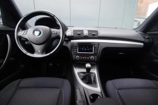 BMW 1-Serie (2010) thumbnail 2