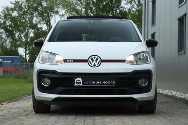 Volkswagen Up! (2018) thumbnail 4