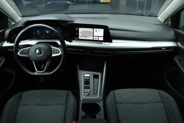 Volkswagen Golf (2020) thumbnail 2
