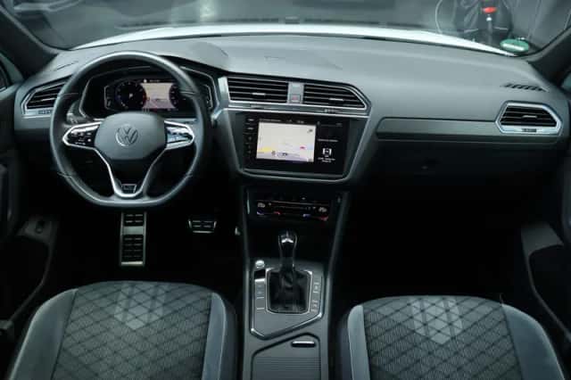 Volkswagen Tiguan (2023) thumbnail 2
