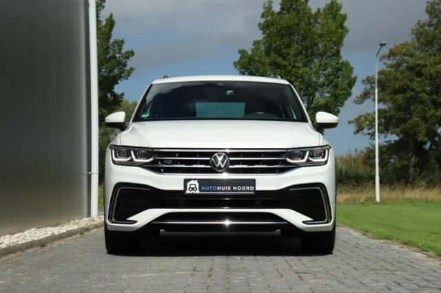 Volkswagen Tiguan (2023) thumbnail 4