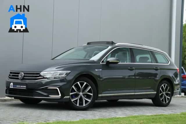 Volkswagen Passat (2020) thumbnail 1