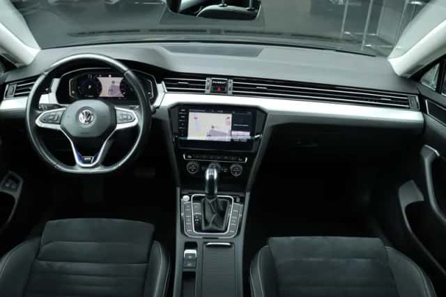 Volkswagen Passat (2020) thumbnail 2