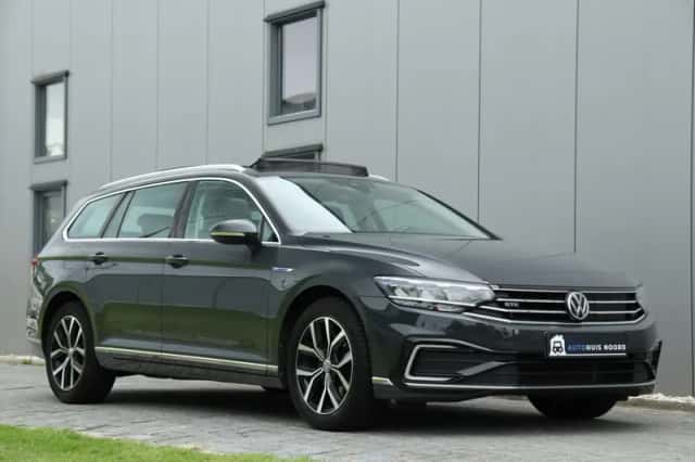 Volkswagen Passat (2020) thumbnail 3