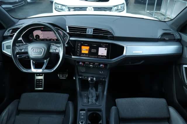 Audi Q3 (2021) thumbnail 2