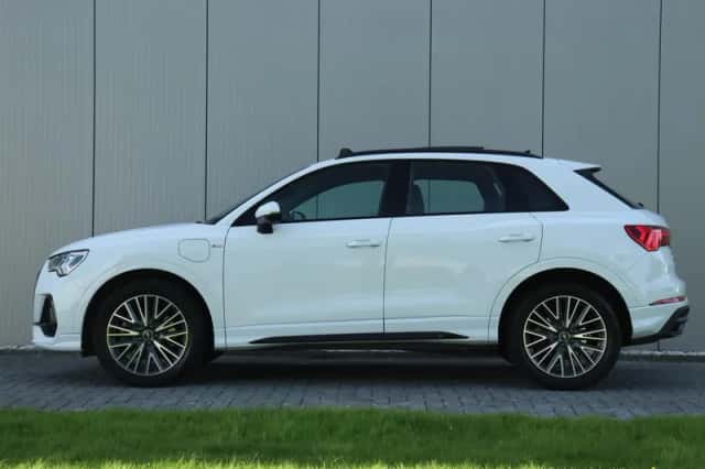Audi Q3 (2021) thumbnail 6