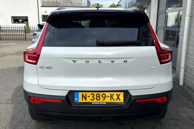 Volvo XC40 (2021) thumbnail 4