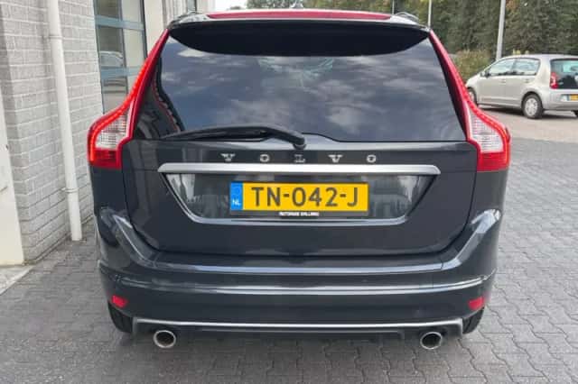 Volvo XC60 (2016) thumbnail 6