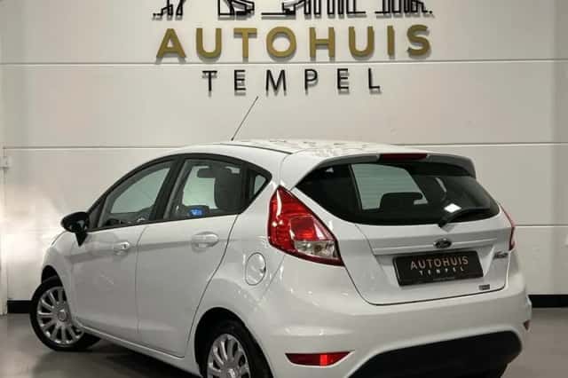 Ford Fiesta (2014) thumbnail 4