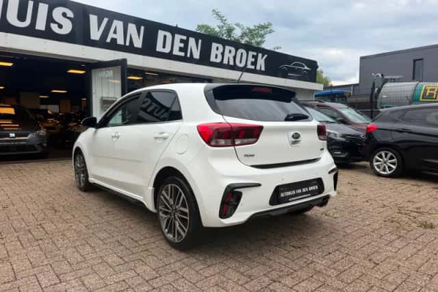 Kia Rio (2019) thumbnail 2