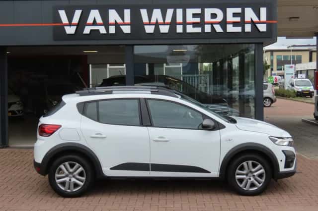 Dacia Sandero Stepway (2023) thumbnail 2