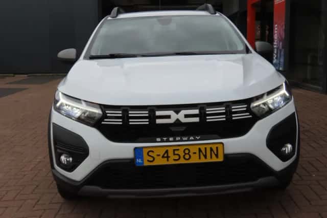 Dacia Sandero Stepway (2023) thumbnail 3