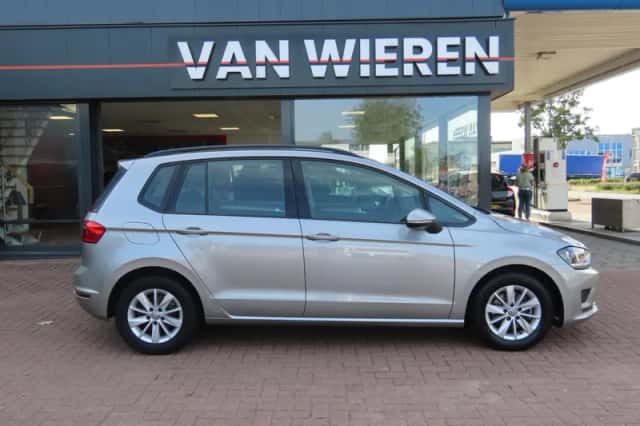 Volkswagen Golf Sportsvan (2015) thumbnail 2