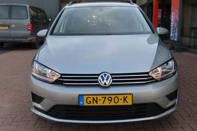 Volkswagen Golf Sportsvan (2015) thumbnail 3