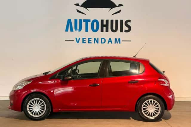 Peugeot 208 (2013) thumbnail 2