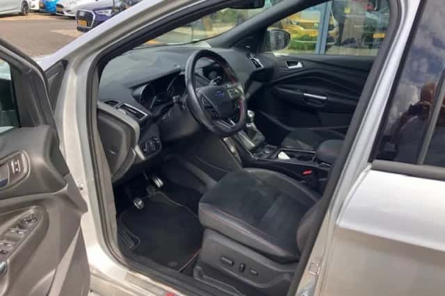 Ford Kuga (2019) thumbnail 3