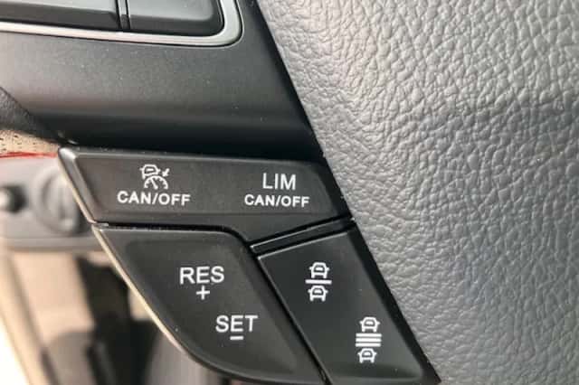 Ford Kuga (2019) thumbnail 5