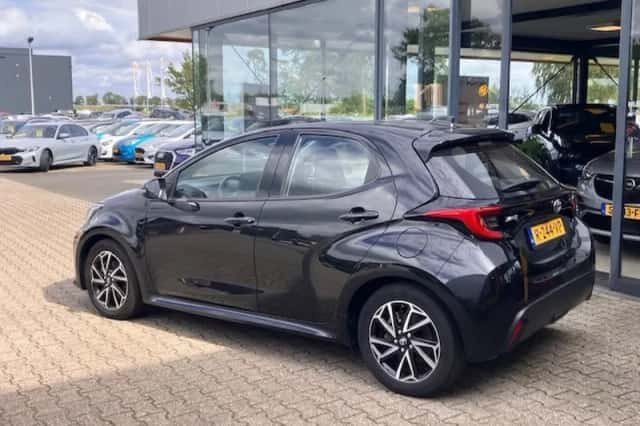 Toyota Yaris (2022) thumbnail 2