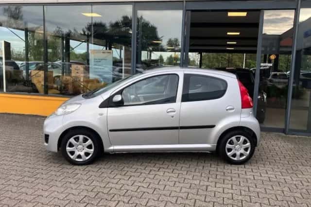 Peugeot 107 (2011) thumbnail 2