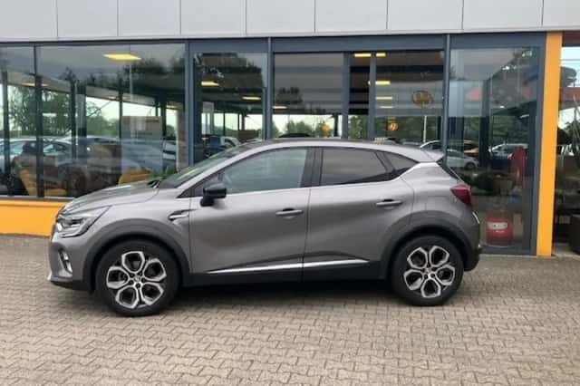 Renault Captur (2023) thumbnail 2