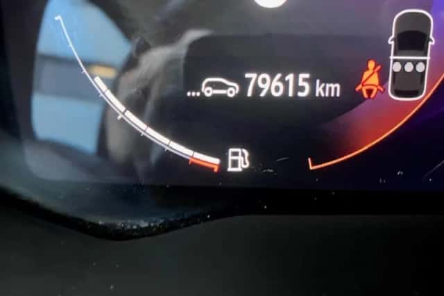 Renault Captur (2023) thumbnail 4