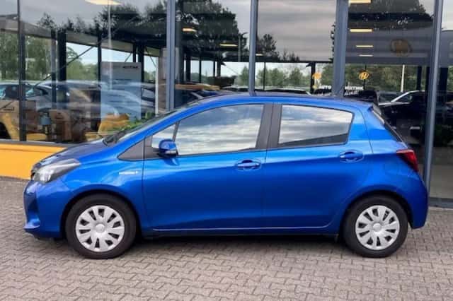 Toyota Yaris (2014) thumbnail 2