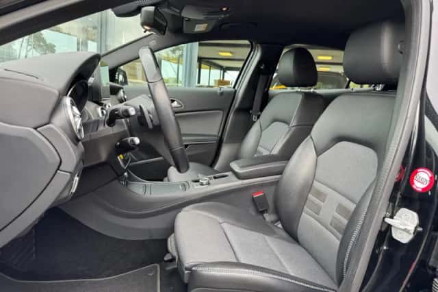 Mercedes-Benz GLA-Klasse (2017) thumbnail 3