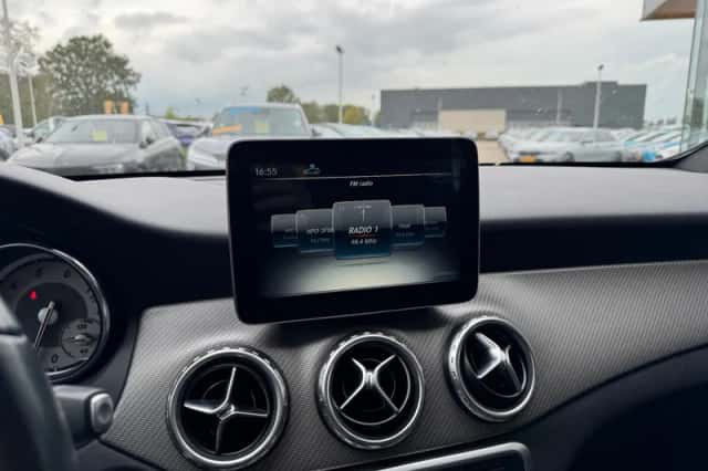 Mercedes-Benz GLA-Klasse (2017) thumbnail 4