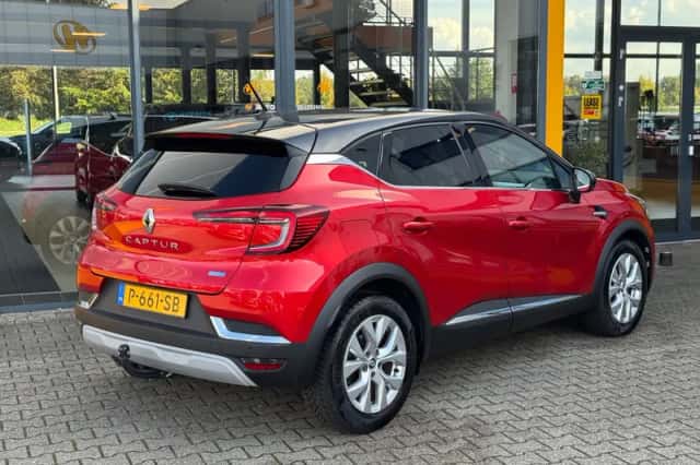 Renault Captur (2022) thumbnail 4