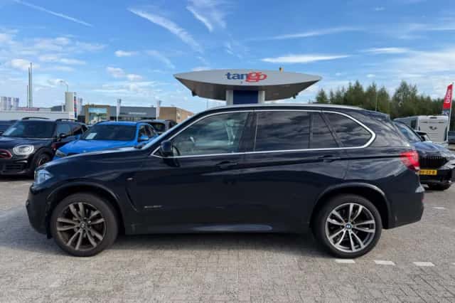 BMW X5 (2017) thumbnail 2