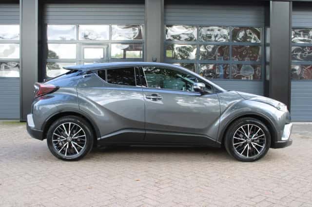 Toyota C-HR (2017) thumbnail 6