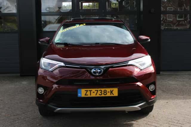 Toyota RAV4 (2017) thumbnail 2
