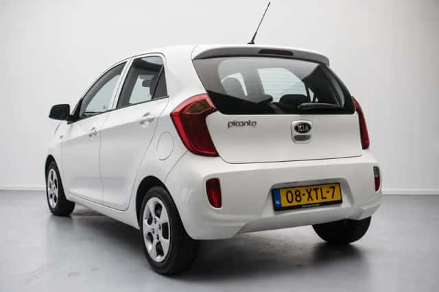 Kia Picanto (2012) thumbnail 3
