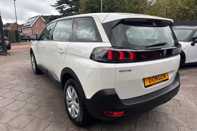 Peugeot 5008 (2021) thumbnail 5