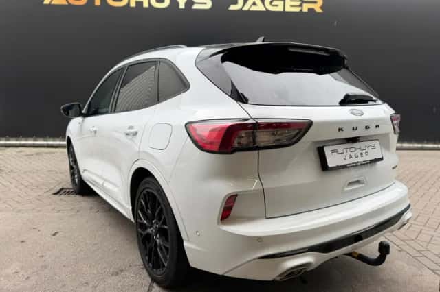 Ford Kuga (2023) thumbnail 2
