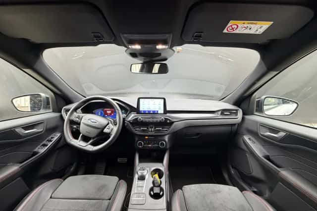 Ford Kuga (2023) thumbnail 3