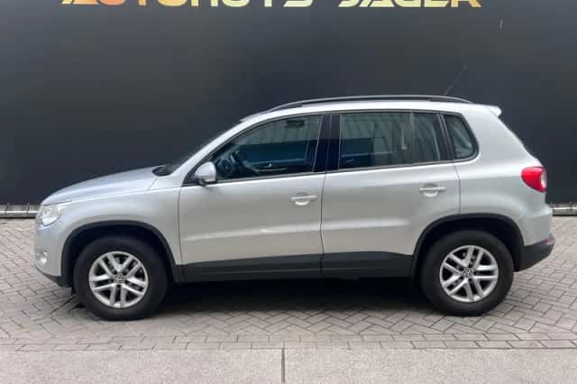 Volkswagen Tiguan (2010) thumbnail 2