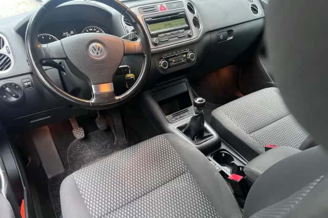 Volkswagen Tiguan (2010) thumbnail 3