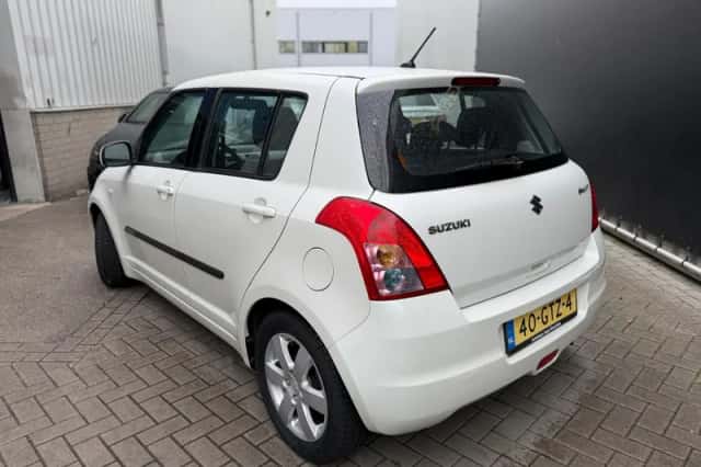 Suzuki Swift (2008) thumbnail 2