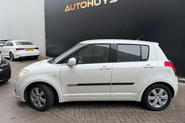 Suzuki Swift (2008) thumbnail 4